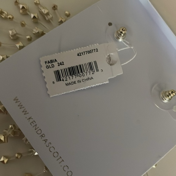 Kendra Scott Fabia Statement Earrings in Gold - Picture 4 of 7